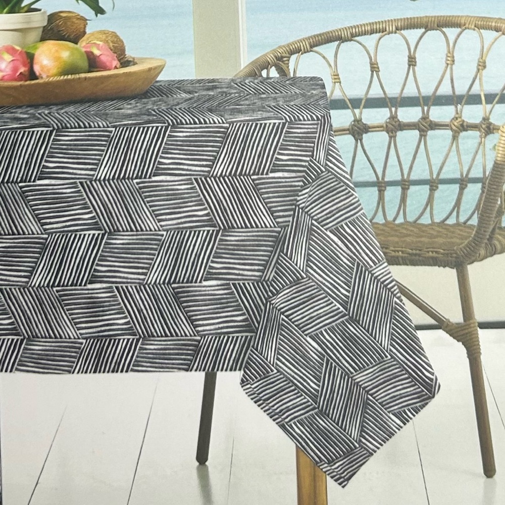 TOMMY BAHAMA INDOOR OUTDOOR TABLECLOTH
BLACK AND WHITE ZEBRA PATTERN 60 X 84
